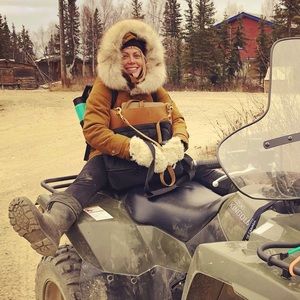 Meet your Posher, Cari